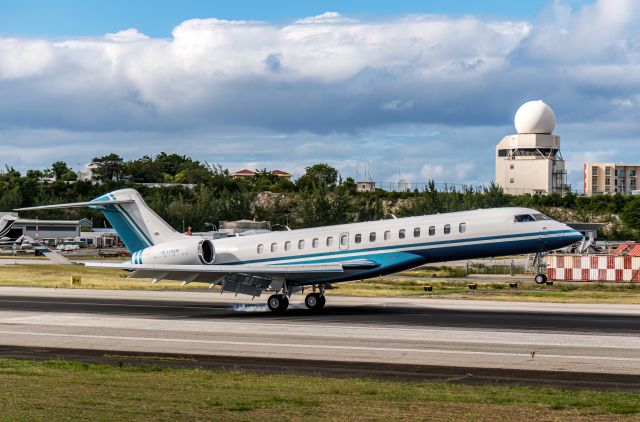 BOMBARDIER BD-700 Global 7500 (N711SW)