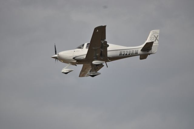 Cirrus SR-22 (N329RM)