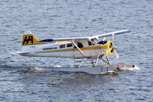 De Havilland Canada DHC-2 Mk1 Beaver (C-FAXI) - Departing Coal Harbour