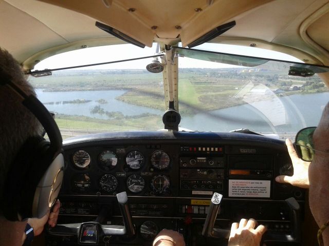 Piper Cherokee (LV-OMI) - Landig in Tolosa, La Plata, Buenos Aires, Argentina