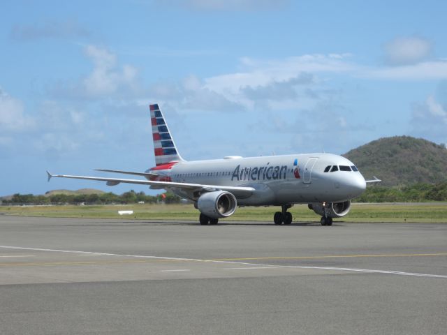 Airbus A320 (N118US)