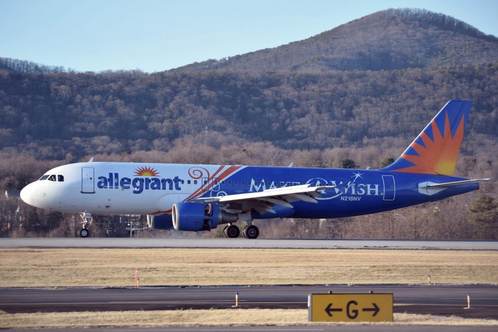 Airbus A320 (N218NV)