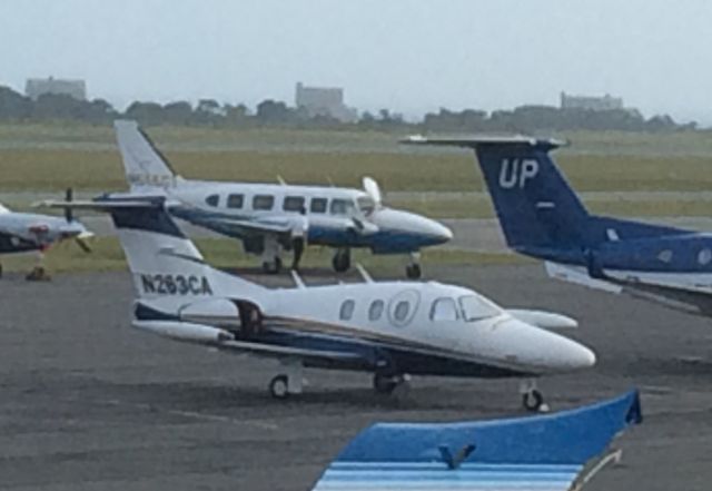 Learjet 25 (N263CA)