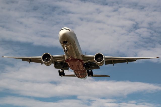 BOEING 777-300 (B-2047)