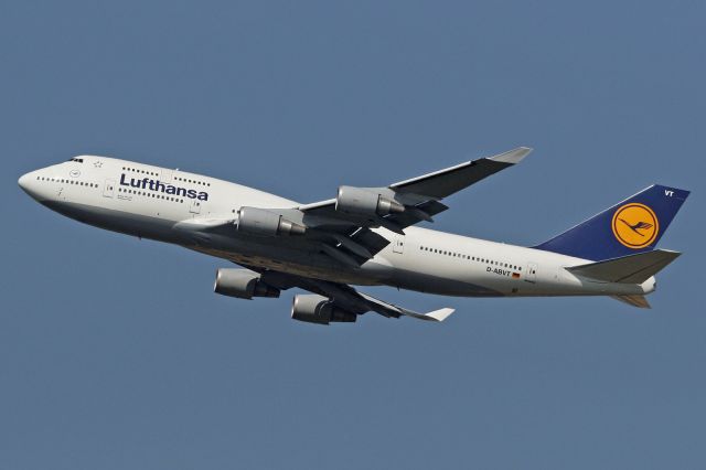 Boeing 747-400 (D-ABVT)