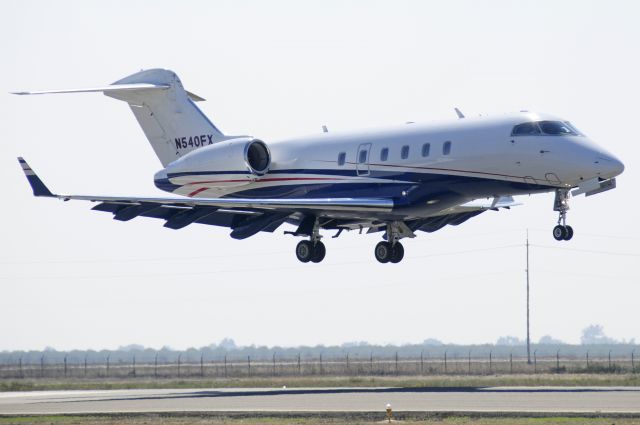 Bombardier Challenger 300 (N540FX)