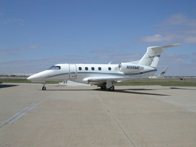 Embraer Phenom 300 (N195MC)