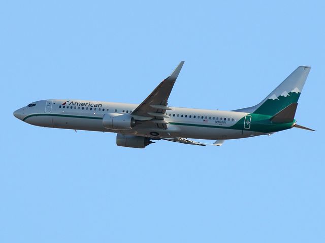 Boeing 737-800 (N916NN) - Banked too late for good light this morning at JFK