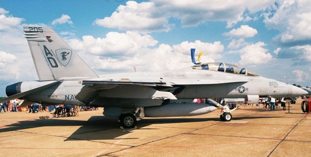 McDonnell Douglas FA-18 Hornet (16-5672) - F/A-18F Super Hornet, Bu.No. 165672, of VFA-106 "Gladiators" on display at Barksdale AFB airshow in May 2005.