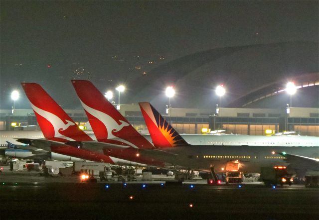 BOEING 777-300 (RP-C7773)