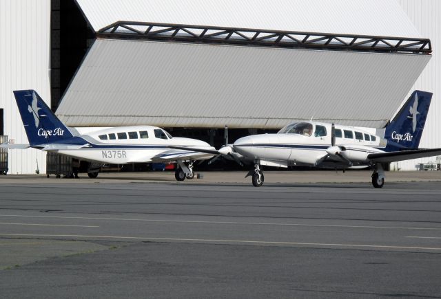 Cessna 402 (N375R)