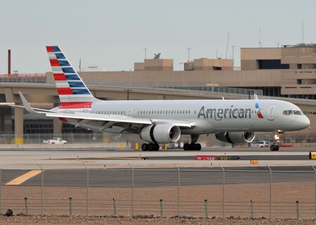 Boeing 757-200 (N207UW)