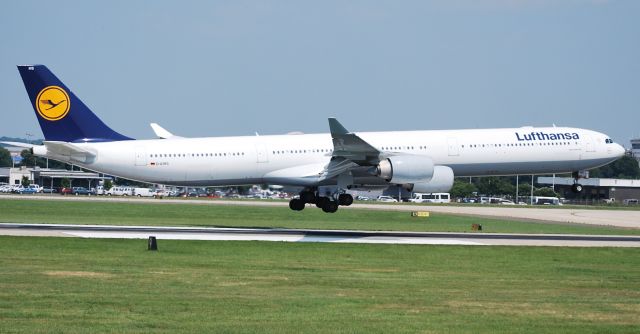 Airbus A340-600 (D-AIHS) - Arriving on runway 18C - 6/28/09