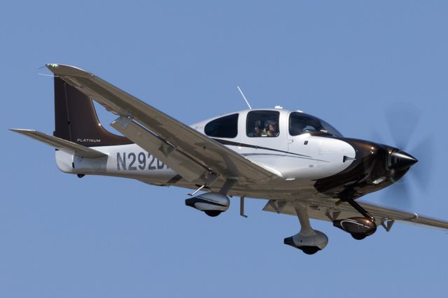 Cirrus SR-22 (N292DR)