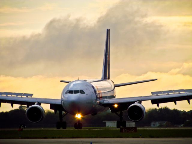 Airbus A300F4-600 (N676FE)