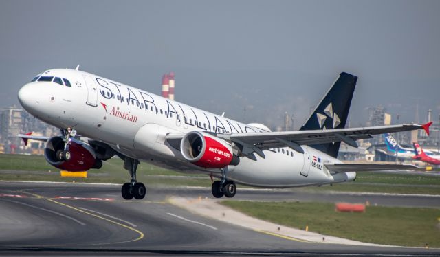 Airbus A320 (OE-LBZ)