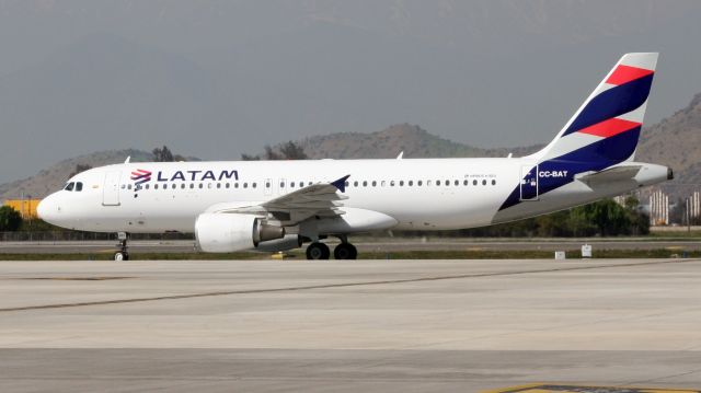 Airbus A320 (CC-BAT)