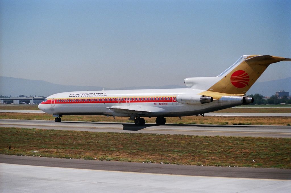 BOEING 727-200 (N560PE) - KSJC - B-727 arriving from Houston - date apprx Summer 1988