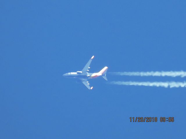 Boeing 737-700 (N7718B)