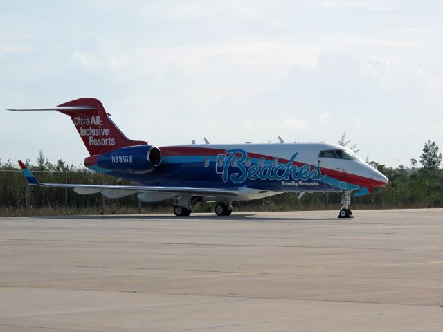 Bombardier Challenger 300 (N991GS)