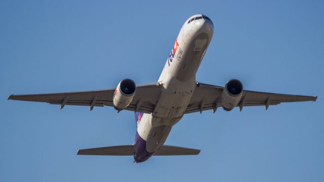 Boeing 757-200 (N923FD)