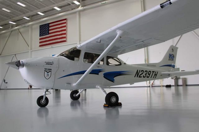 Cessna Skyhawk (N239TH)