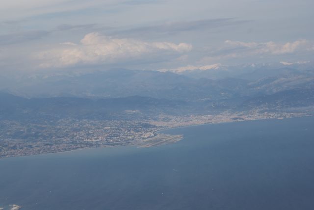 — — - Approach LFMN rwy22R
