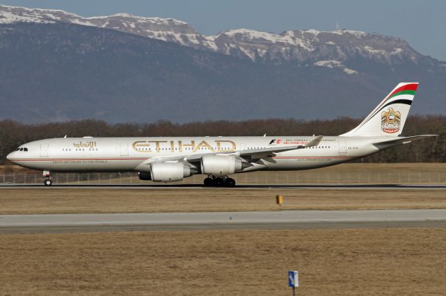 Airbus A340-500 (A6-EHC)