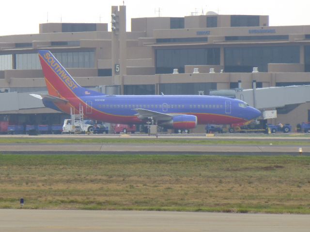 BOEING 737-300 (N511SW)