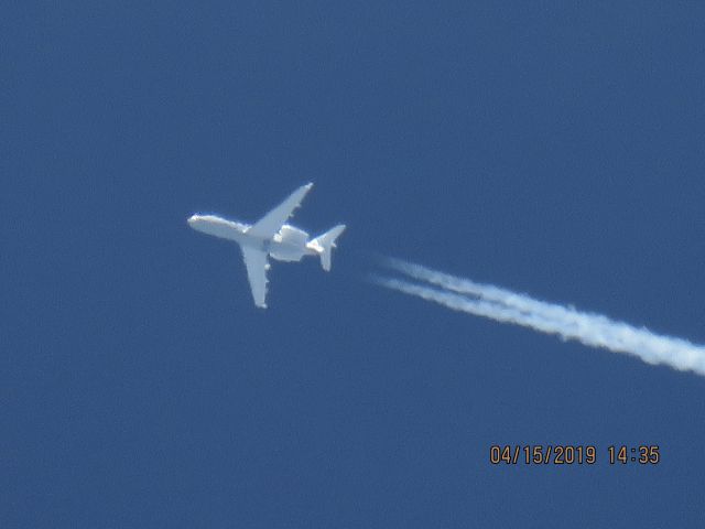 Bombardier Challenger 300 (N28FE)