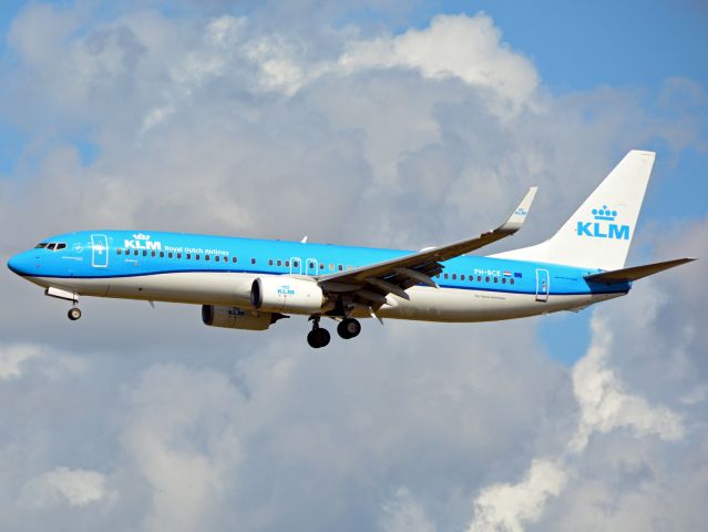 Boeing 737-800 (PH-BCE) - Kystvejen RWY22L