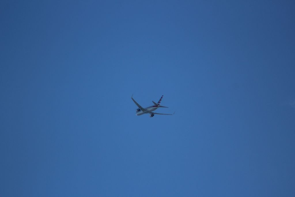 BOEING 767-300 (N393AN)