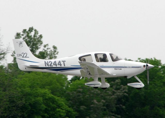 Cirrus SR-22 (N244T) - Landing on 14 at Downtown Shreveport.