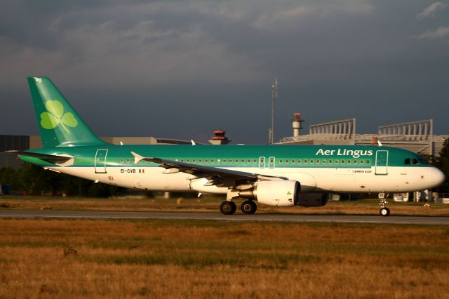 Airbus A320 (EI-CVB) - evening, Rwy 18