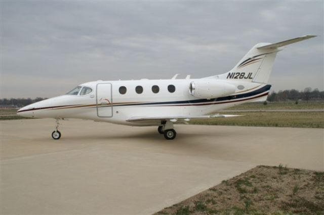 Beechcraft Premier 1 (N128JL)