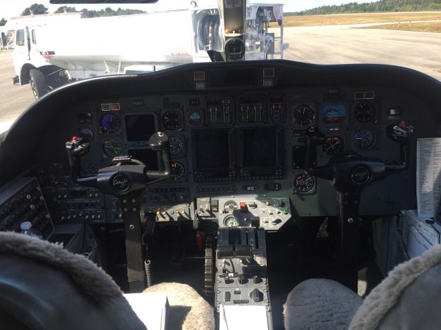 CORBY Starlet (N525LX) - The cockpit of this beautiful Cessna Citation CJ1 at the Berlin Regional Airport in Milan, NH.