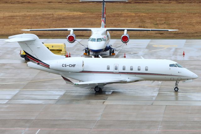 Canadair Challenger 350 (CS-CHF)