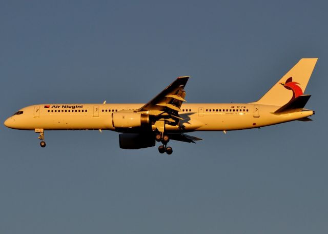 Boeing 757-200 (TF-FIW) - Air Niugini (Icelandair) B752 TF-FIW on short finals for Brisbanes RWY01 on its first visit to Australia.