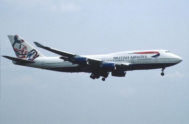 Boeing 747-400 (G-BNLG) - Final Approach to Narita Intl Airport Rwy34L on 2000/04/30