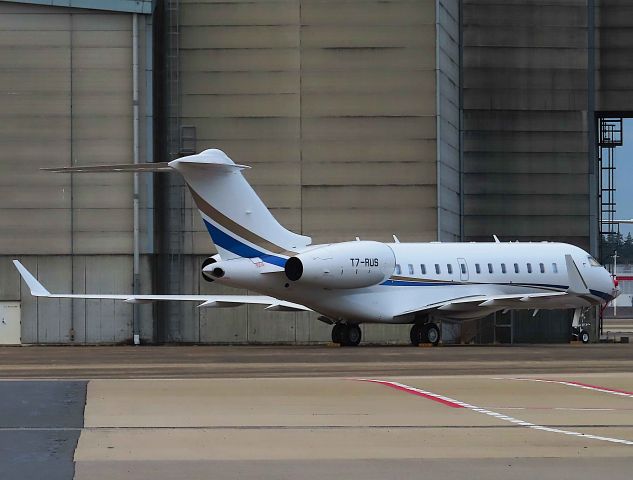 Bombardier Global 5000 (T7-RUS) - I took this picture on  Jan 12, 2019.