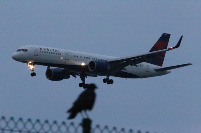 Boeing 757-200 (N547US)