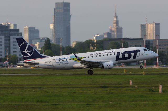 Embraer 175 (SP-LIC)