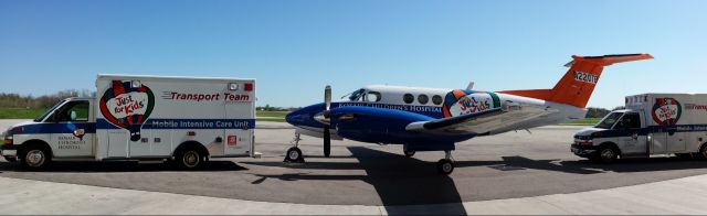 Beechcraft Super King Air 200 (N220TB) - Airmethods