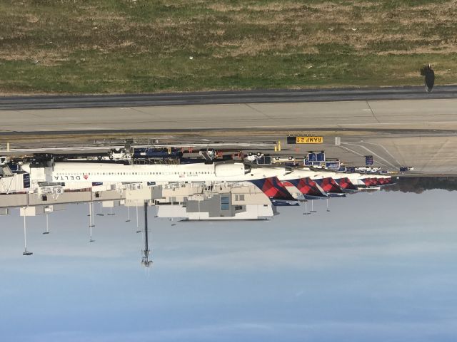 McDonnell Douglas MD-90 (N946DN) - T-tails as far as the eye can see!