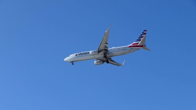 Boeing 737-800 (N994NN)
