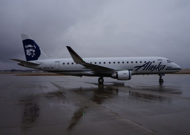 Embraer 170/175 (N171SY) - Diverted en-route SEA-MKE due to MKE weather.