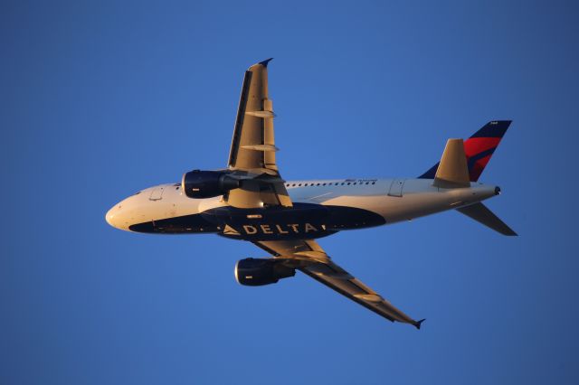 Airbus A319 (N360NB)