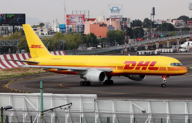 Boeing 757-200 (HP-1810DAE) - Aero Expreso - DHL / Boeing 757-27A(PCF) / MSN 29611 / HP-1810DAE / MMMX 09/2020