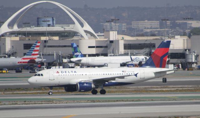 Airbus A319 (N322NB)