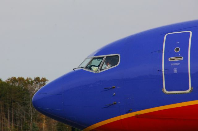 BOEING 737-300 (N343SW) - SWA 1606  departing KALB 10/31/11 15:37